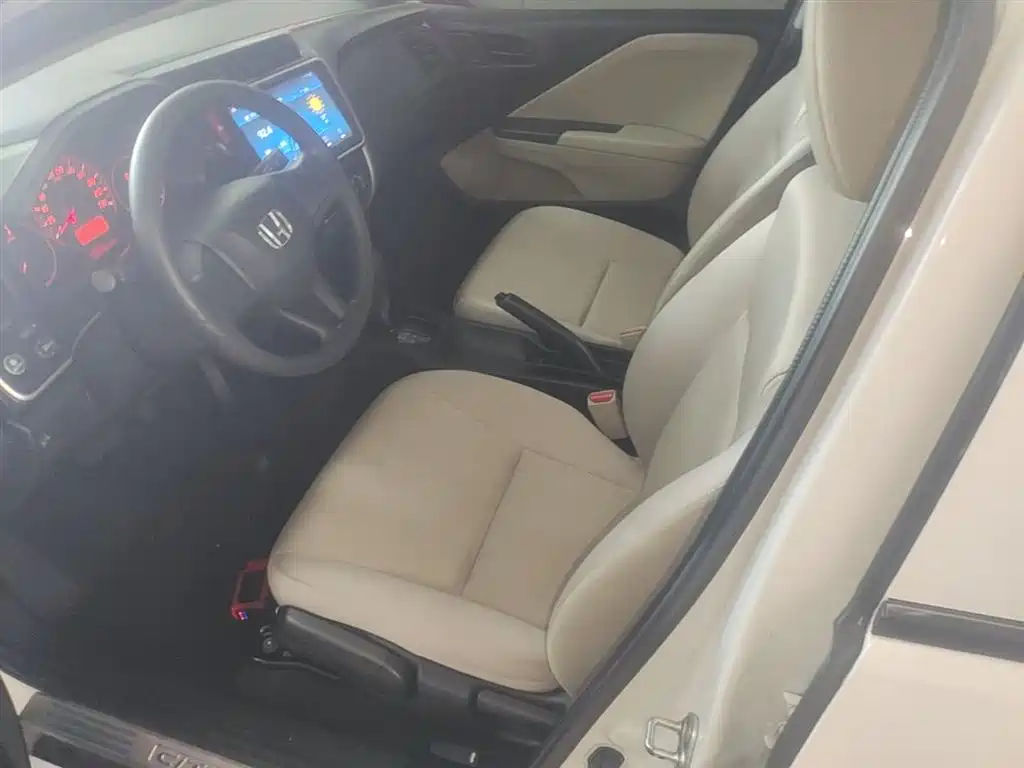 Honda City 2016 — фото 15