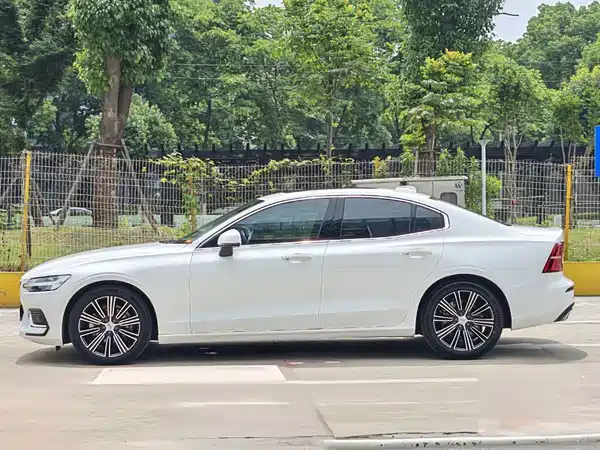 Volvo S60 2022