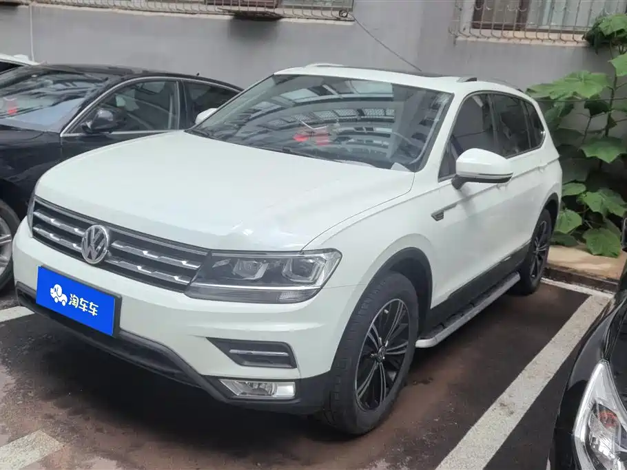 Volkswagen Tiguan L 2020 — фото 1