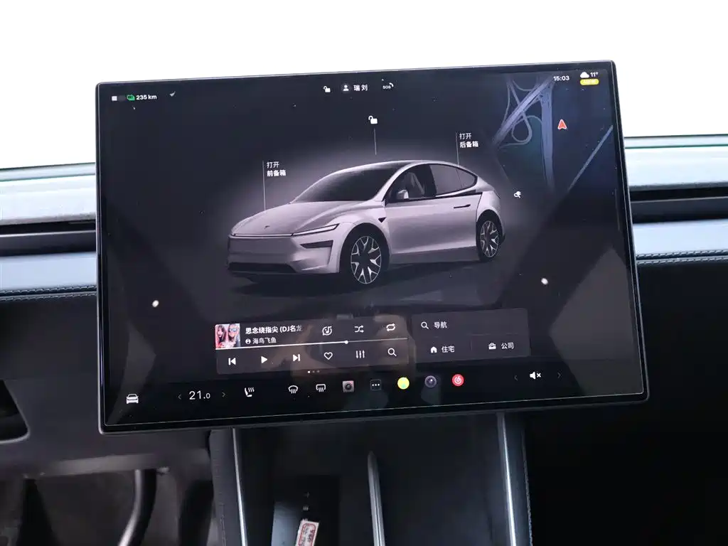 Tesla Model Y L 2025 — фото 10