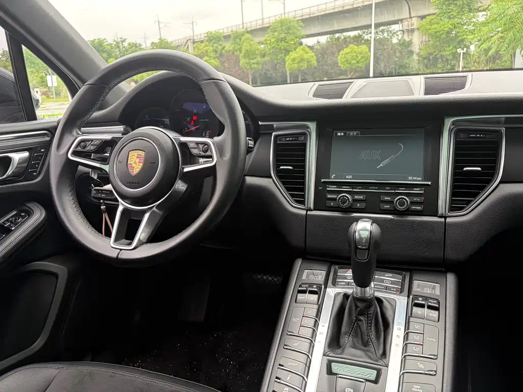 Porsche Macan 2016 — фото 15