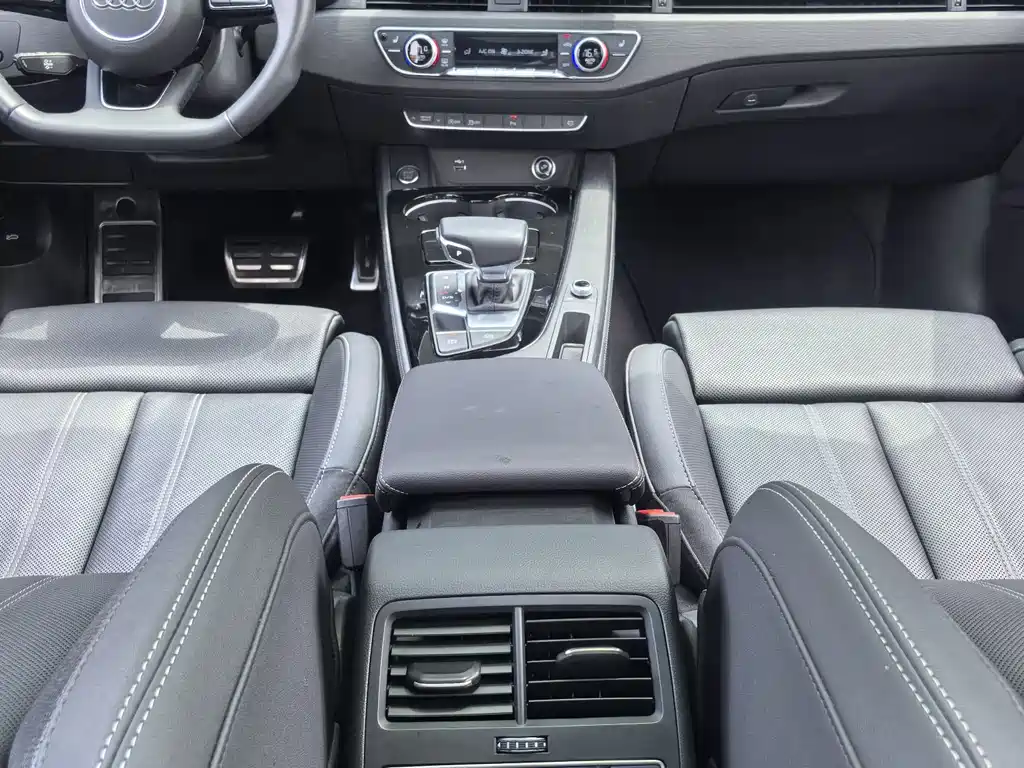 Audi A4L 2023 — фото 19