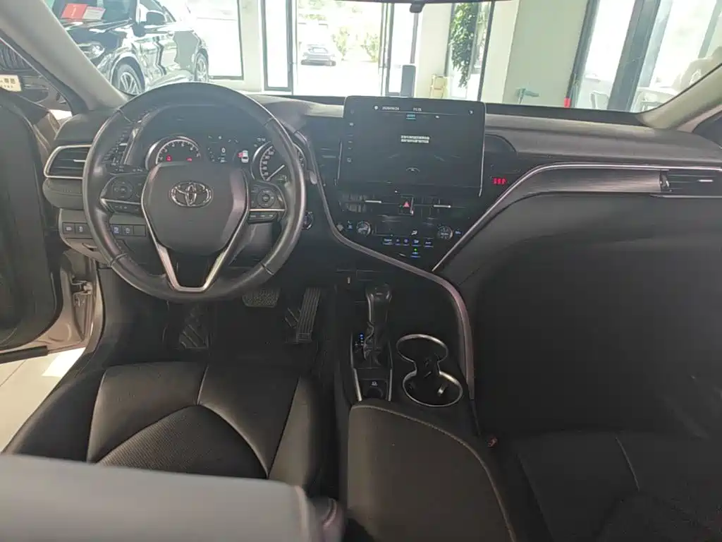 Toyota Camry 2022 — фото 10