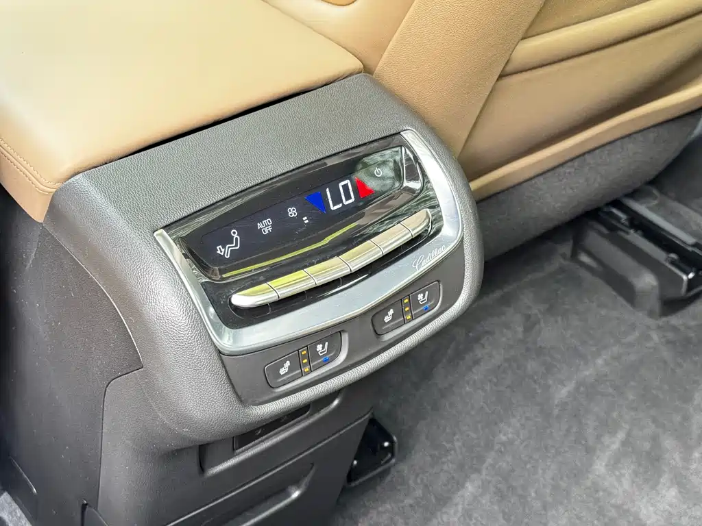 Cadillac XT6 2025 — фото 12