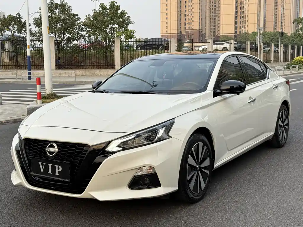 Nissan Teana 2022 — фото 1