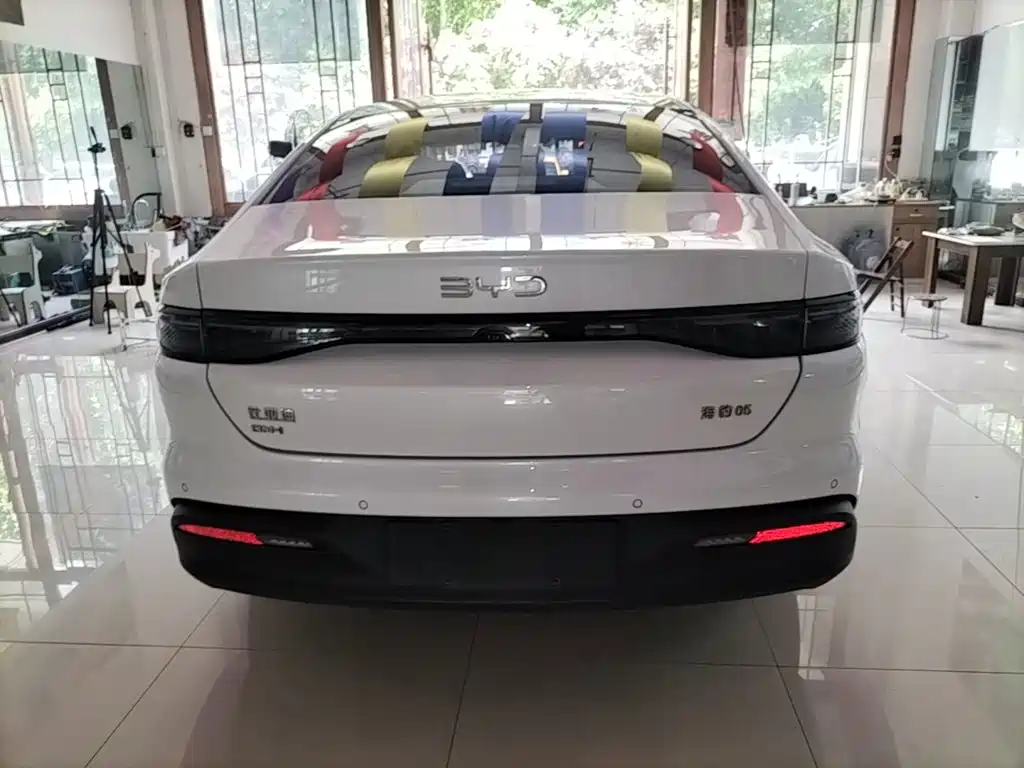 BYD Seal 05 DM-i 2025 — фото 6