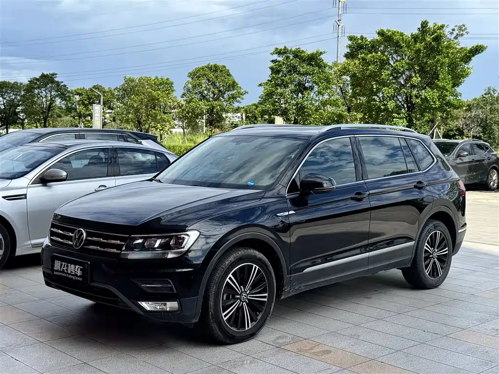 Volkswagen Tiguan L 2021 — фото 1