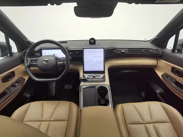 NIO ES8 2021