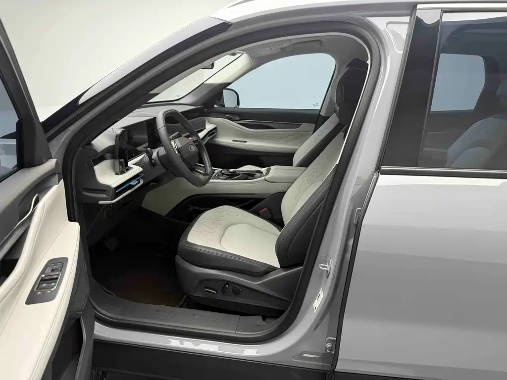 Ford Edge 2023 — фото 17