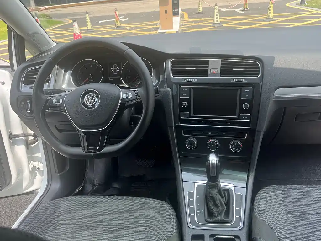 Volkswagen Golf 2018 — фото 13