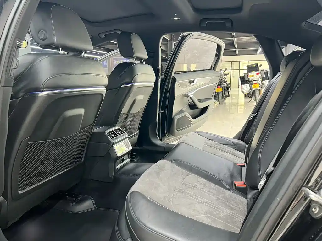 Audi A6L 2022