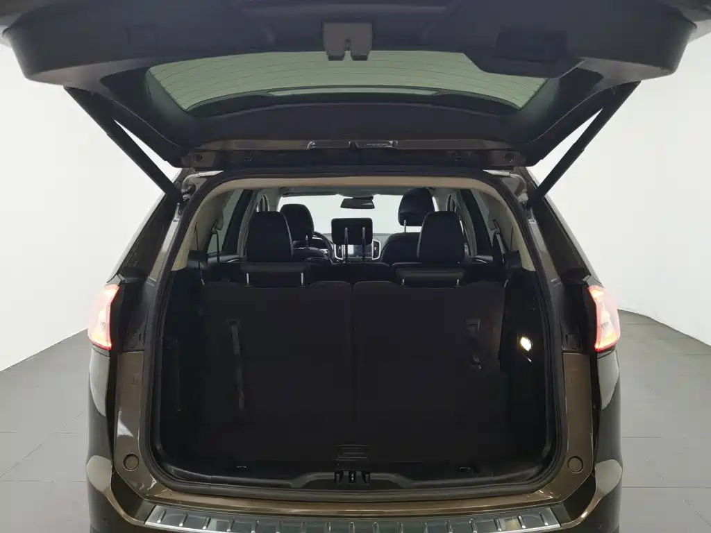 Ford Edge 2016 — фото 16
