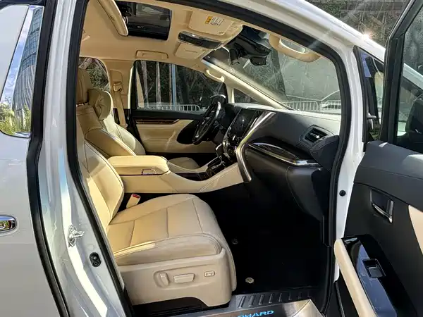 Toyota Alphard 2023