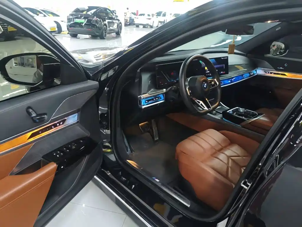 BMW i7 2023 — фото 16