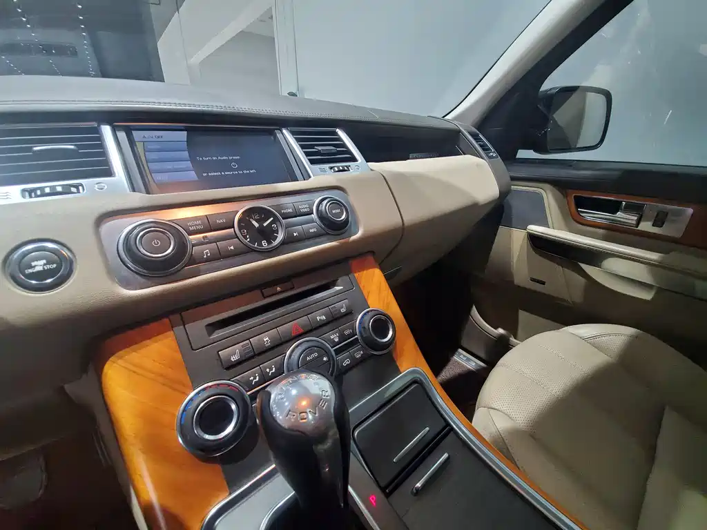 Land Rover Sport 2011 — фото 9