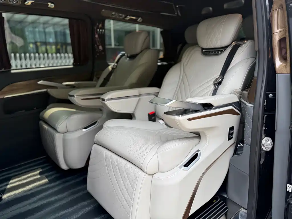 Mercedes-Benz V-Class 2021 — фото 10
