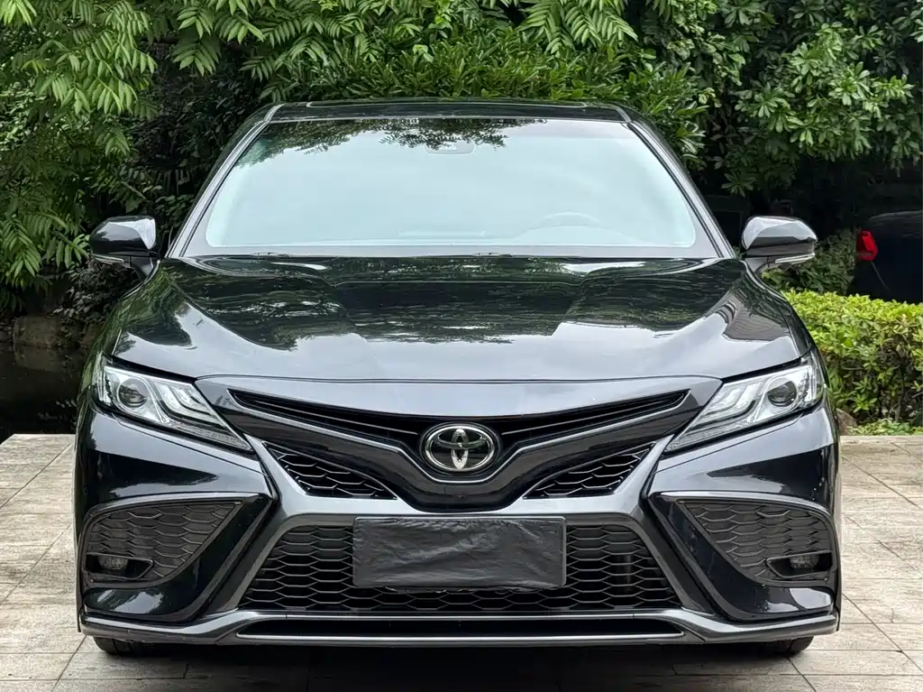 Toyota Camry 2023 — фото 2