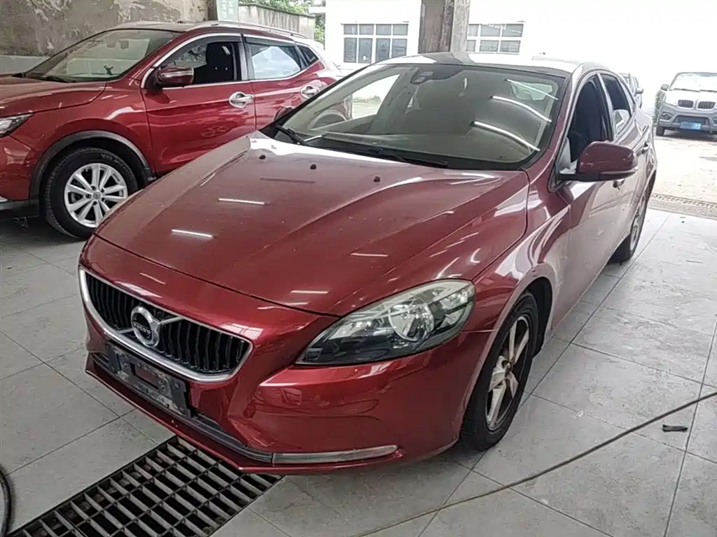Volvo V40 2016 — фото 1