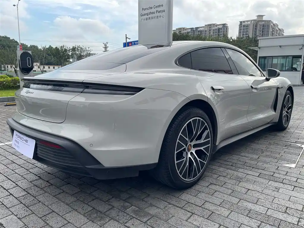 Porsche Taycan 2022 — фото 8