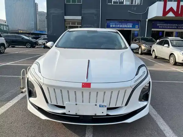 Hongqi E-QM5 2024