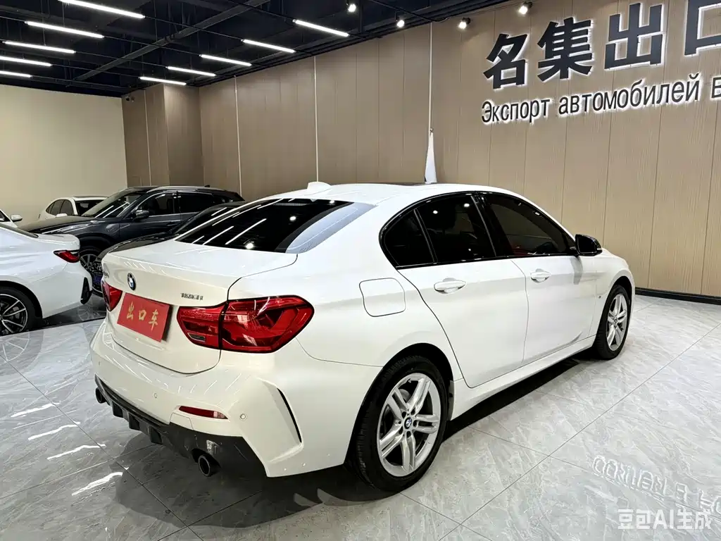 BMW 1 Series 2021 — фото 14