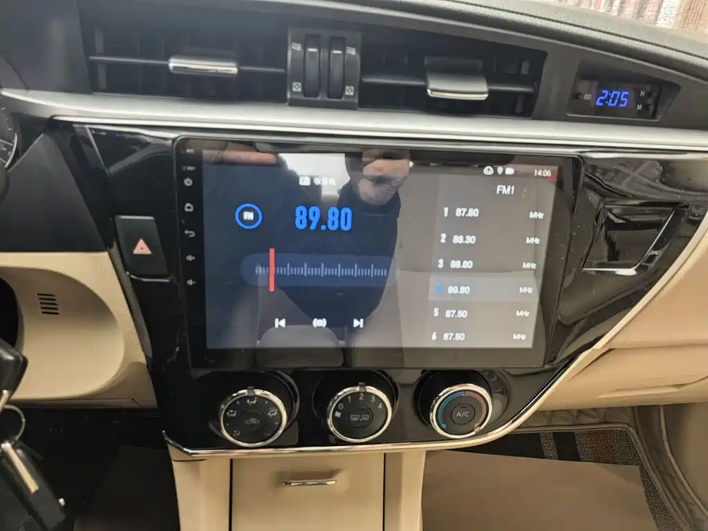 Toyota Corolla 2015 — фото 13