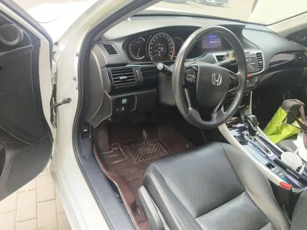 Honda Accord 2017 — фото 17