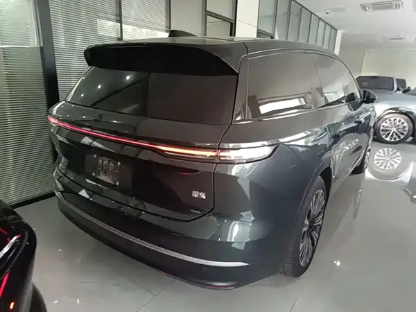 NIO ES8 2024