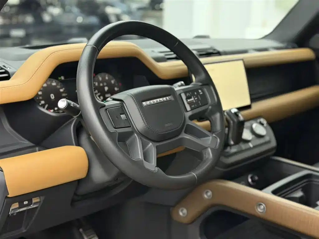 Land Rover Defender 2023 — фото 25