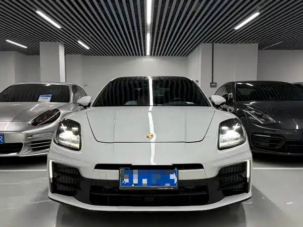 Porsche Panamera 2025