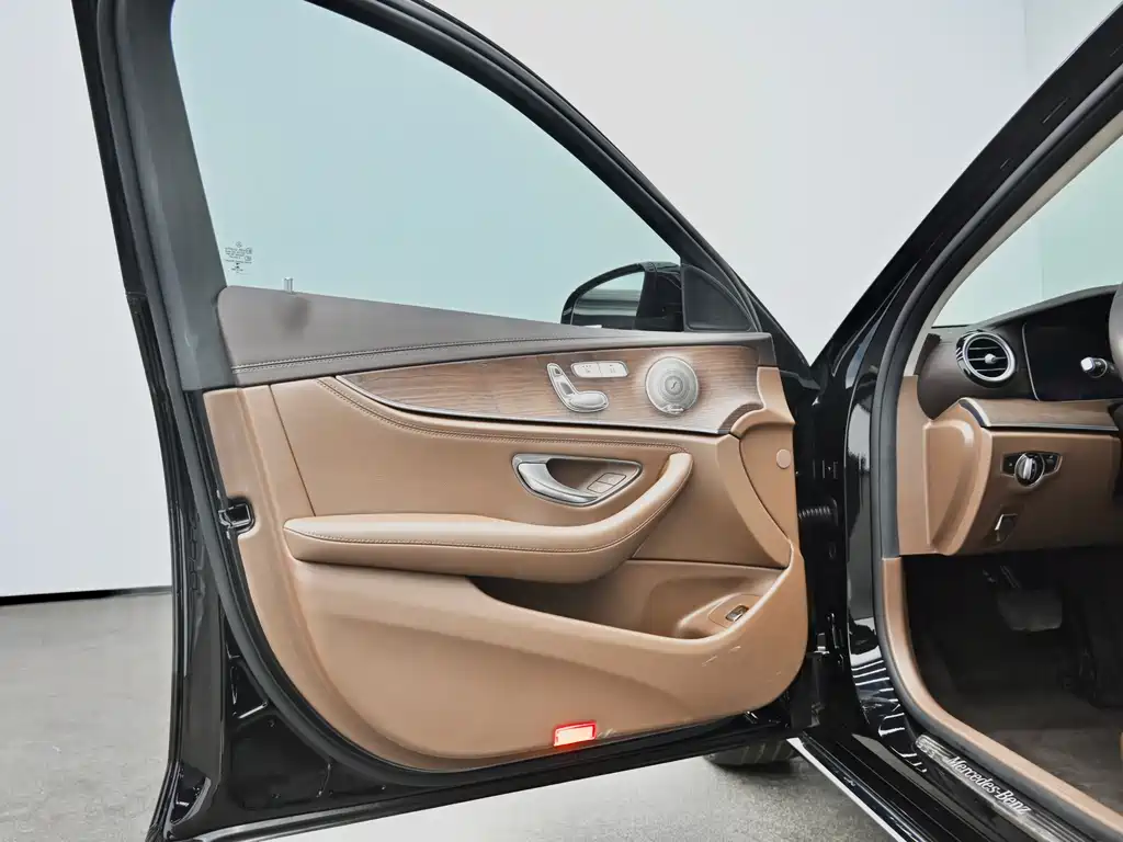 Mercedes-Benz E-Class 2022 — фото 23
