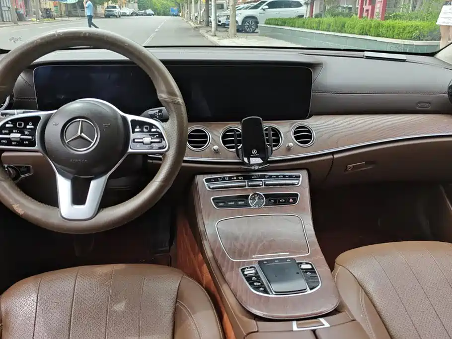 Mercedes-Benz E-Class 2019 — фото 12
