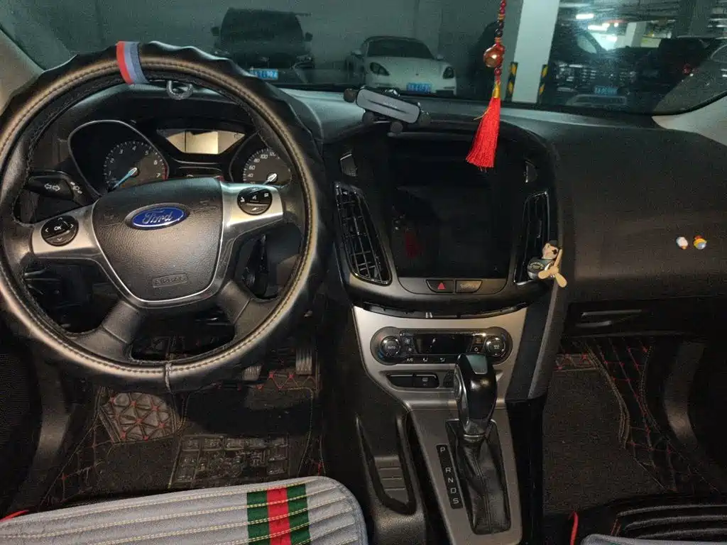 Ford Focus 2014 — фото 10