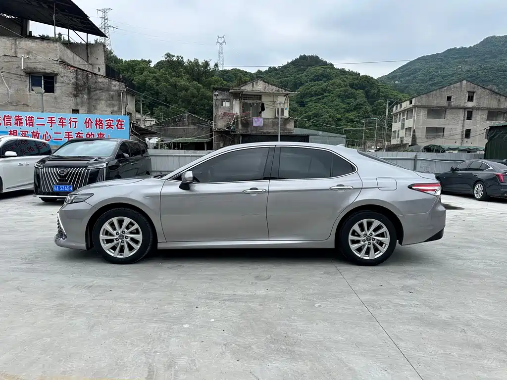 Toyota Camry 2021 — фото 2