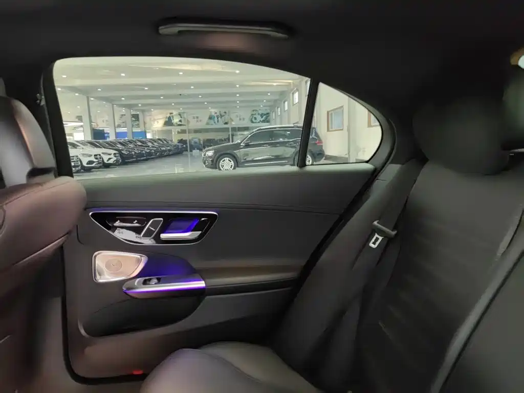 Mercedes-Benz C-Class 2023 — фото 17