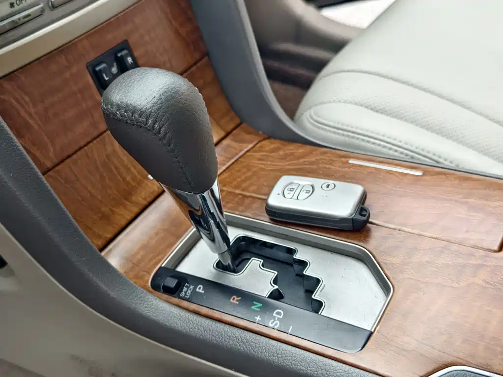 Toyota Camry 2010 — фото 18