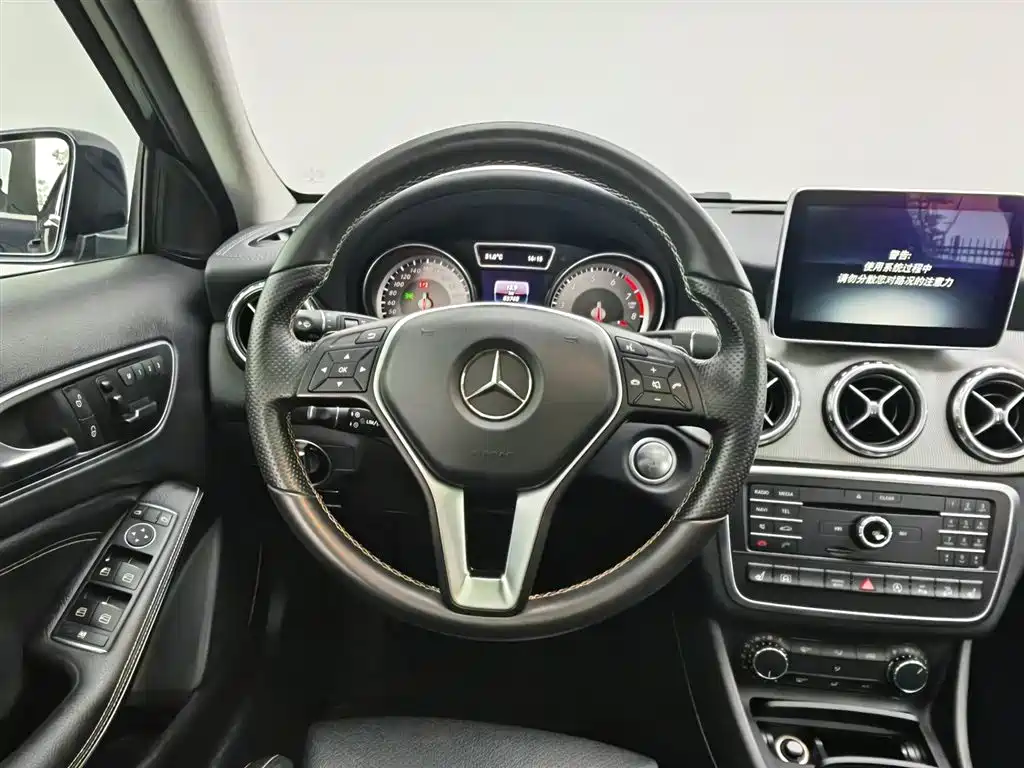 Mercedes-Benz GLA 2016 — фото 11