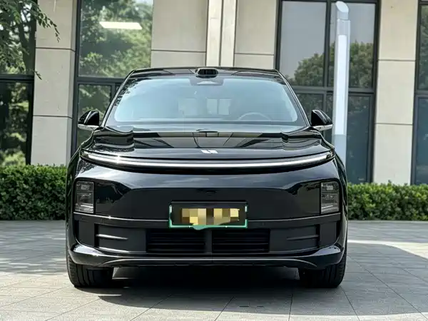 Li Auto L6 2025