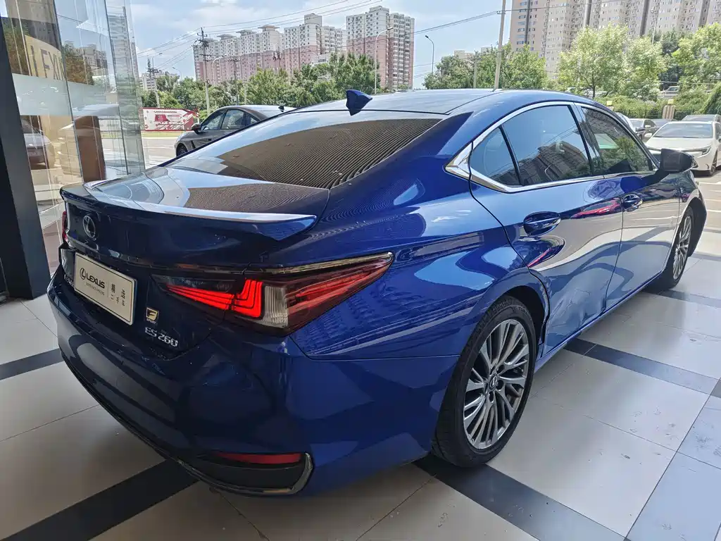 Lexus ES 2019 — фото 6