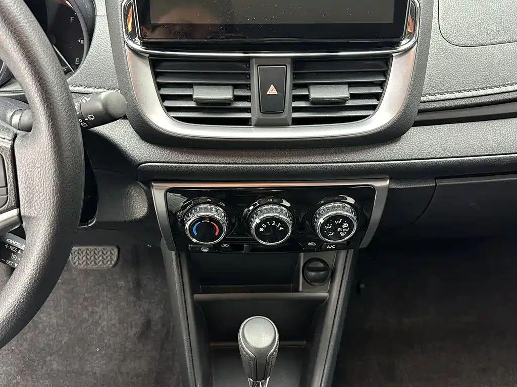 Toyota Yaris L 2022 — фото 15