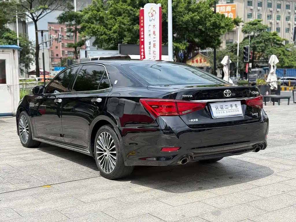 Toyota Crown 2018 — фото 19