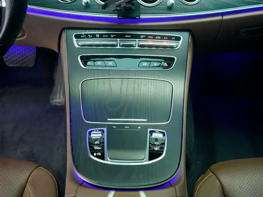 Mercedes-Benz E-Class 2021 — фото 18