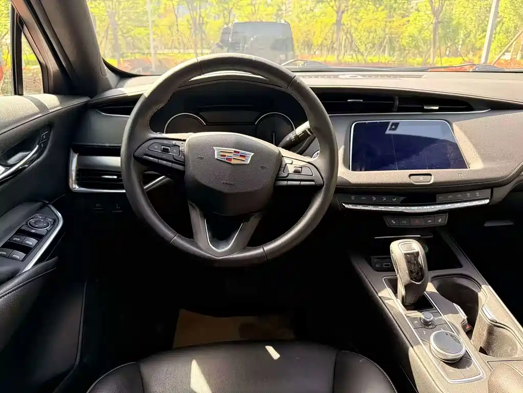 Cadillac XT4 2019 — фото 16