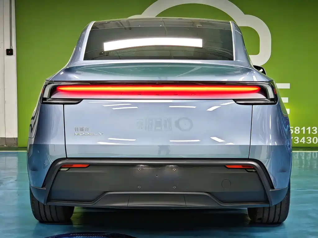 Tesla Model Y 2025 — фото 12