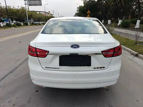 Ford Escort 2015