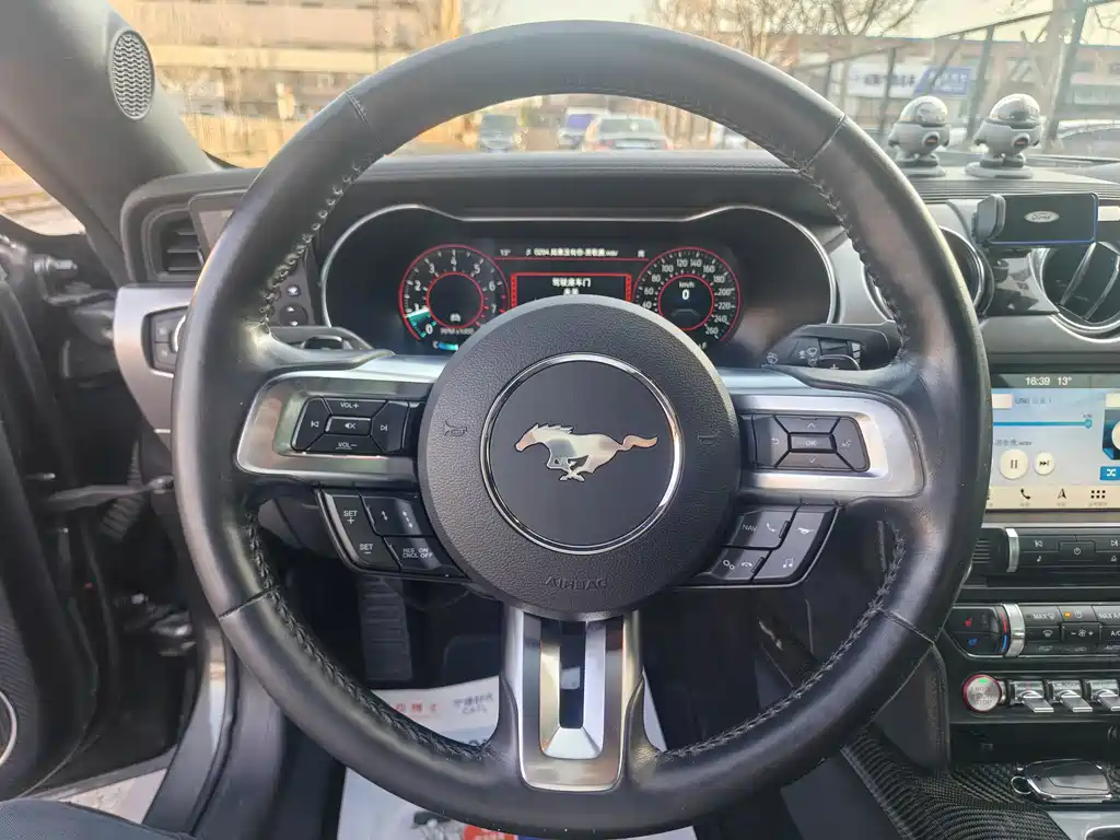 Ford Mustang 2019 — фото 17