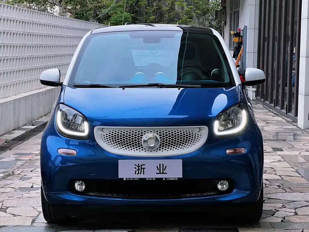 smart Fortwo 2017 — фото 1