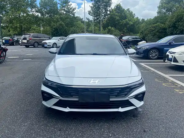 Hyundai Elantra 2024