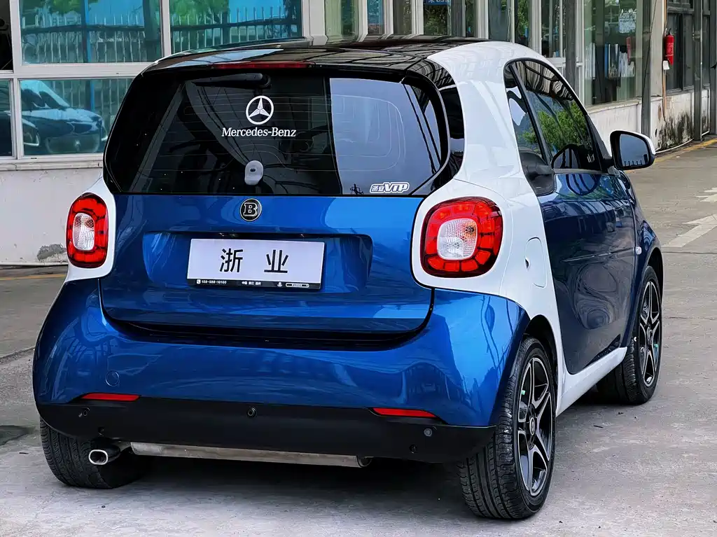 smart Fortwo 2017 — фото 16