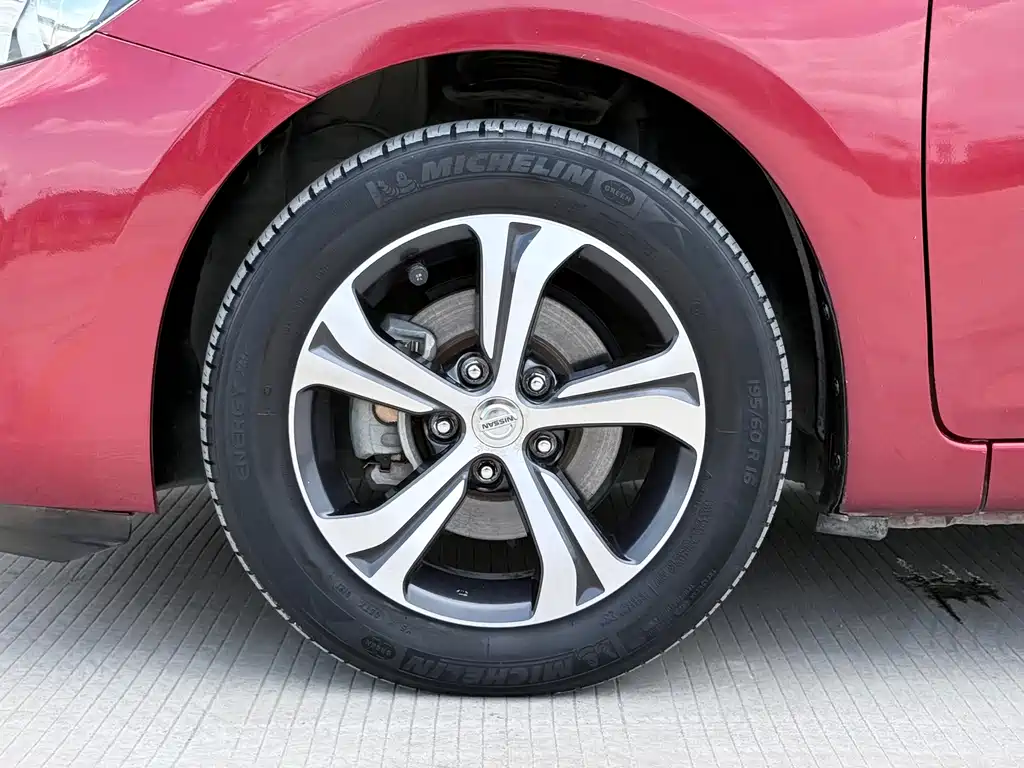 Nissan Tiida 2016 — фото 21